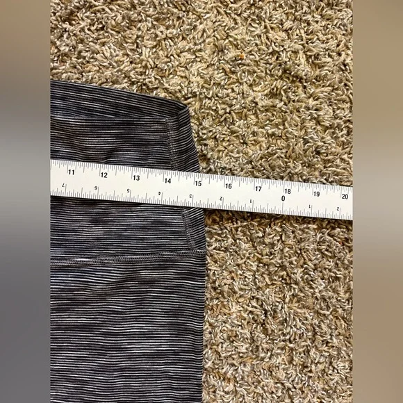 Lululemon Wunder Under Hi Rise 1/2 Train‎ Tight Women's 12 Gray Luxtreme - Picture 4 of 6